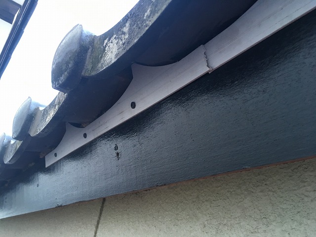 雀口を板で塞ぐ